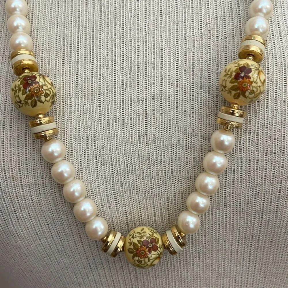 Vintage Japan Floral & Faux Pearl Beaded Necklace
